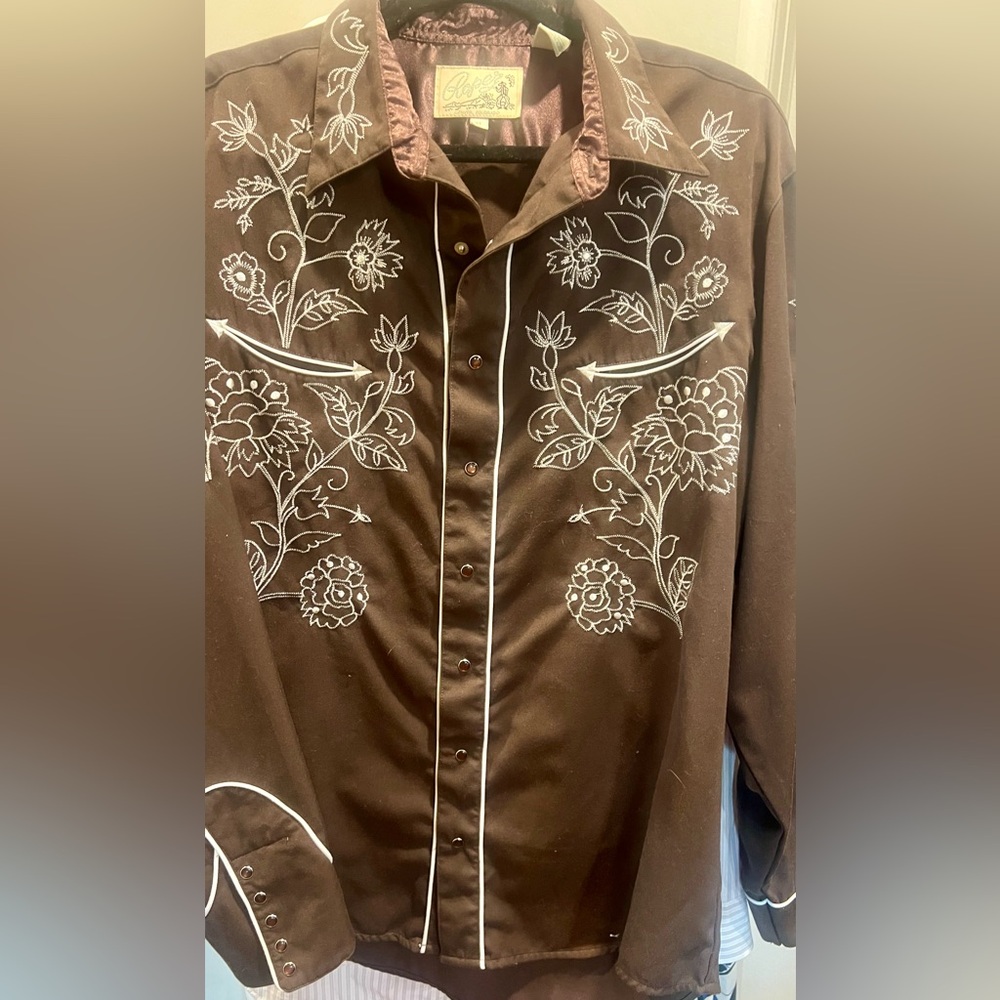 Roper Brown Floral Embroidered Button Down Shirt